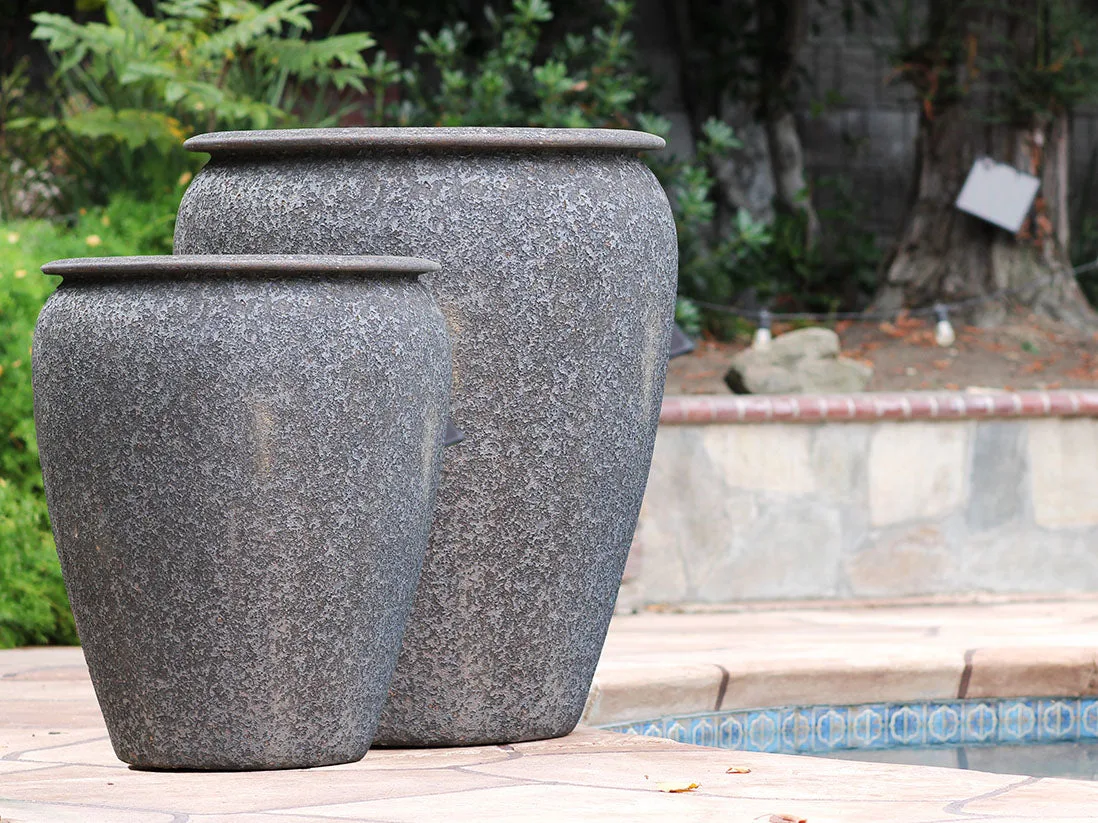 Urn Smooth Finished - (Silver Rock) By Plantatorem