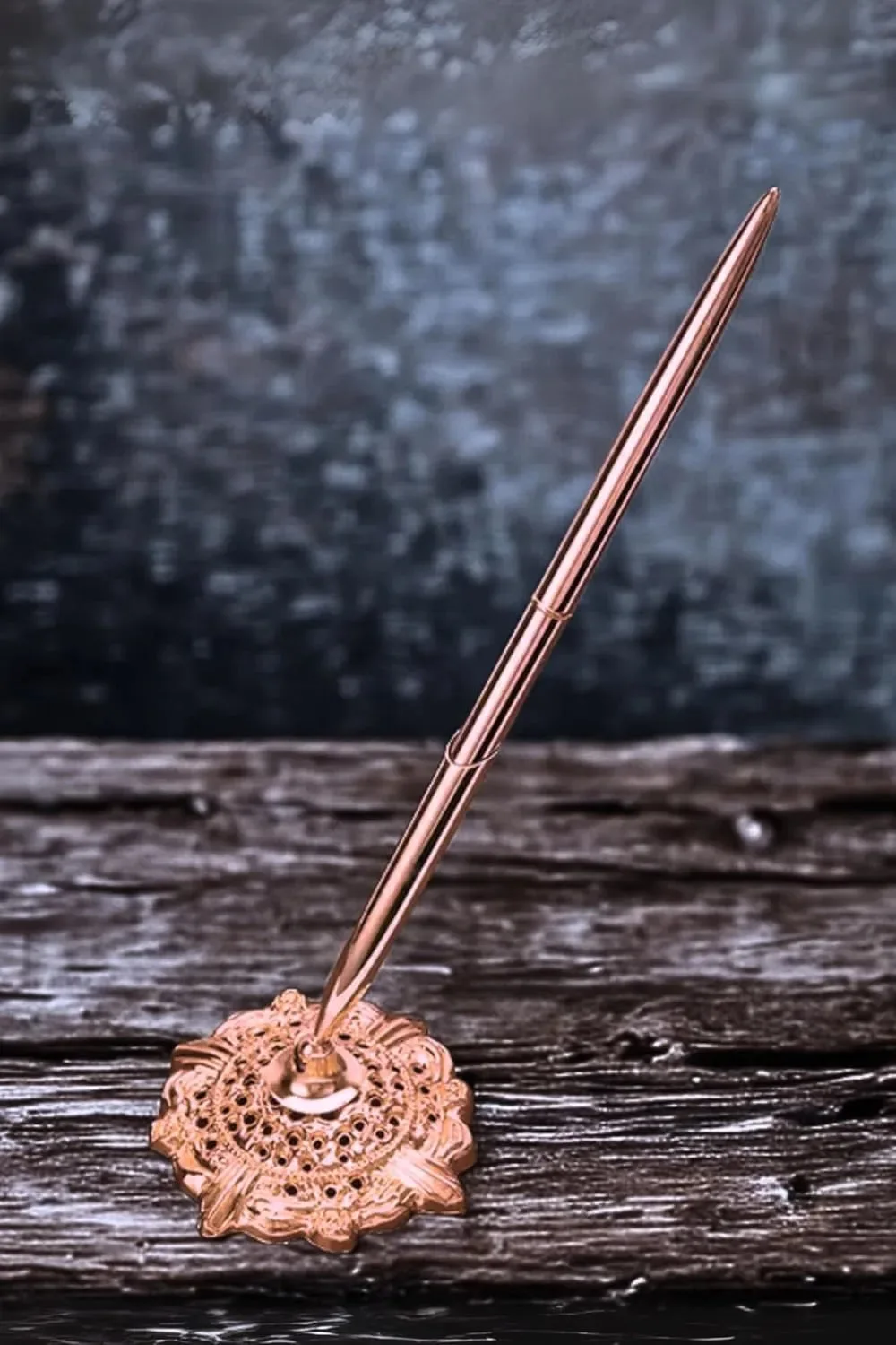 Choosing a Desk Pen with Stand for Your Workspace