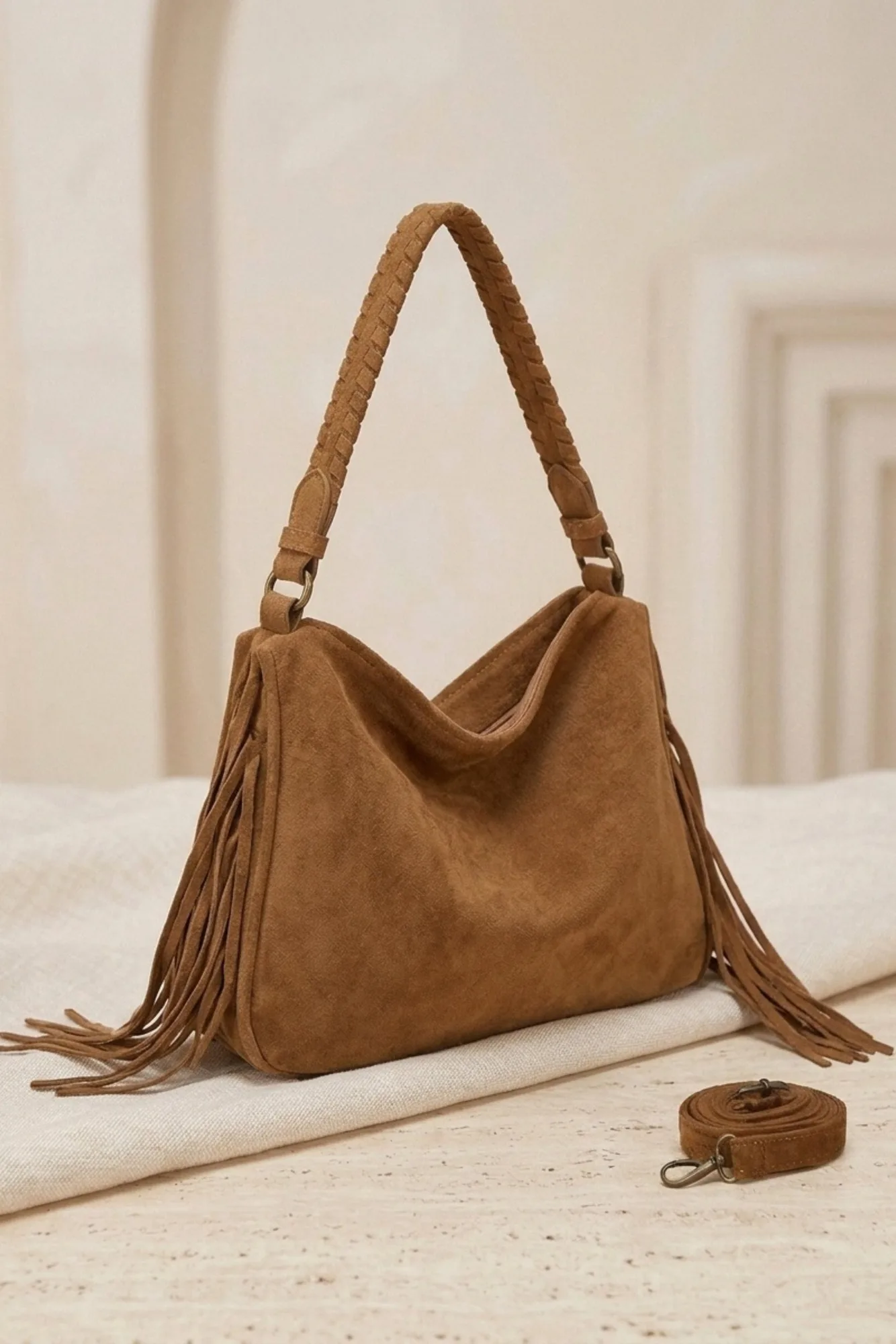 Que porter avec un sac hobo à franges en daim