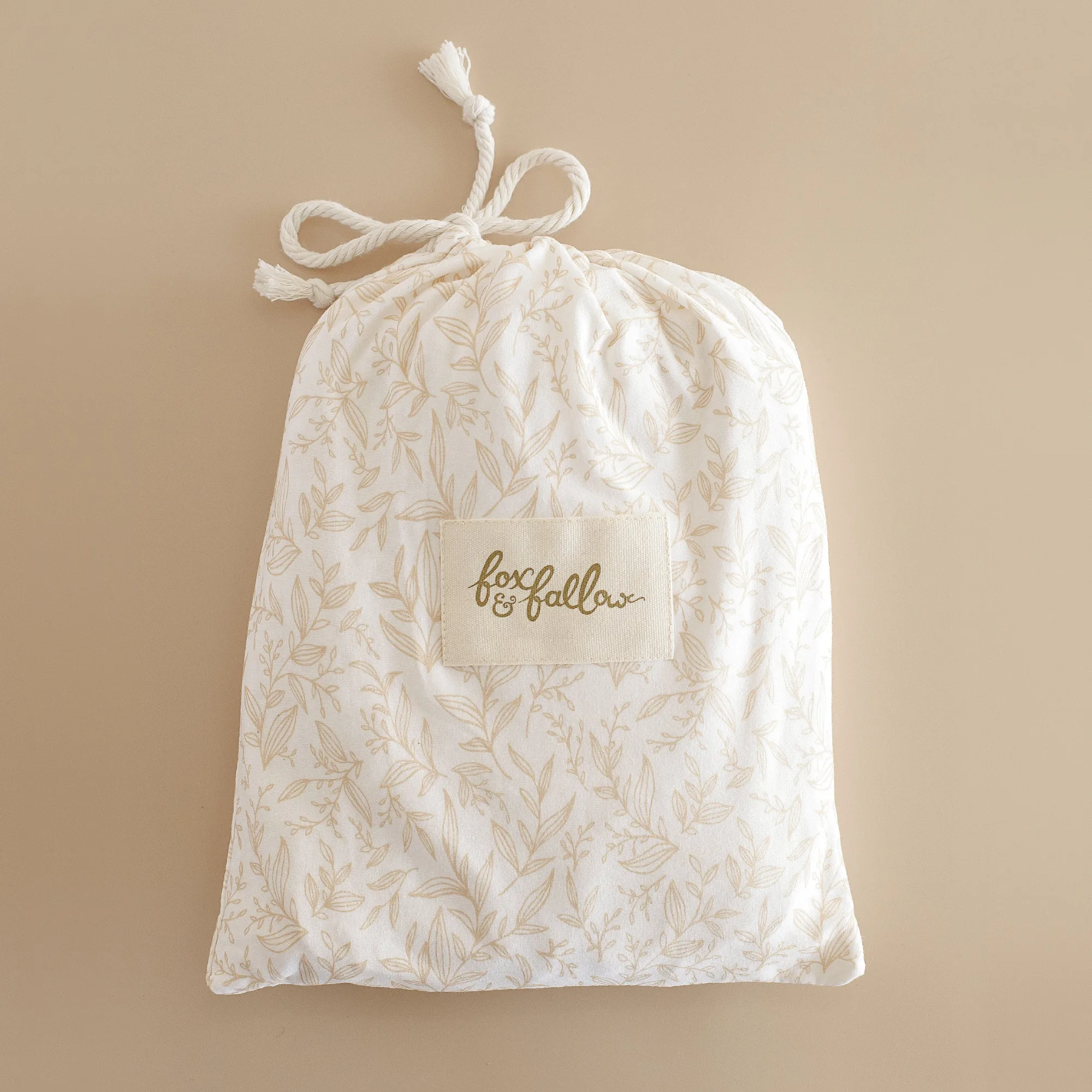 How to Choose a Fitted Cot Sheet: Buying Guide