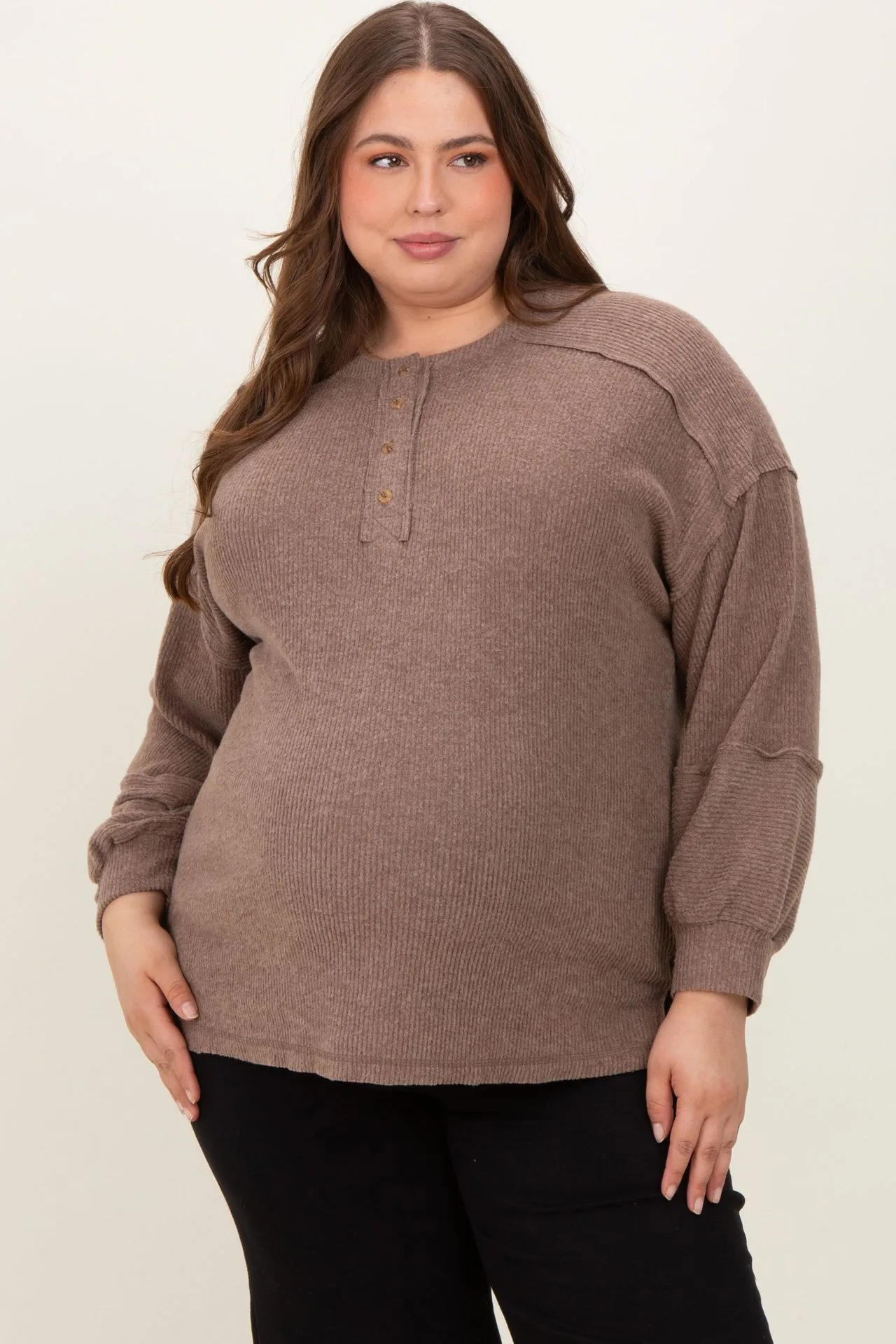 Maternity Style for the Second Trimester: Flattering Outfits for Your Baby Bump