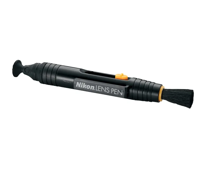 Utiliser un stylo nettoyant pour des optiques sans traces