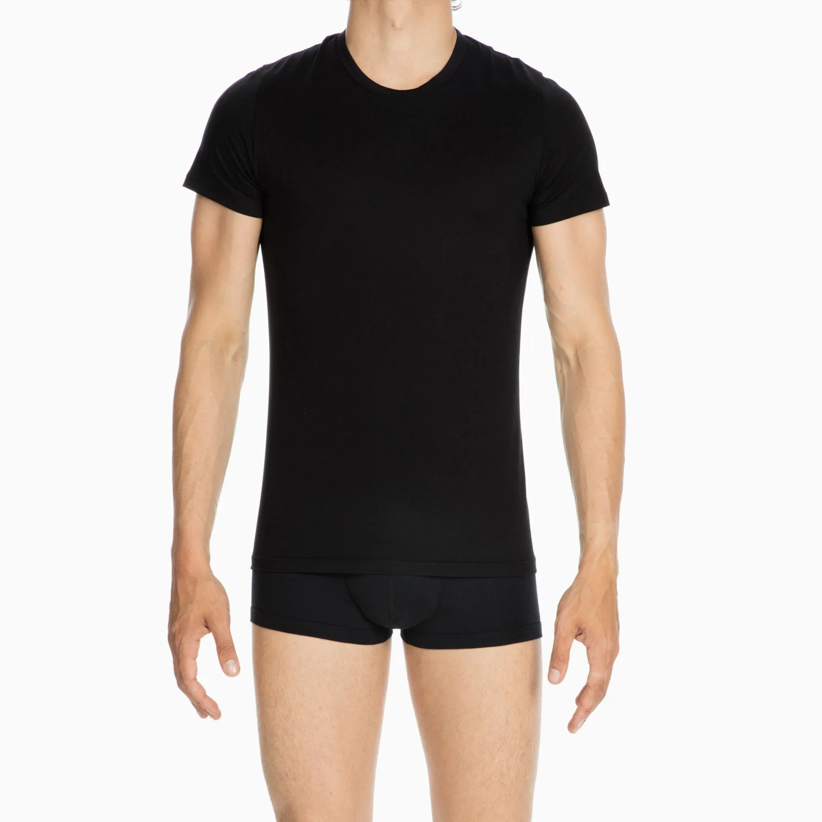 Ronde hals vs. V-hals T-shirts: zo kies je jouw dagelijkse tee