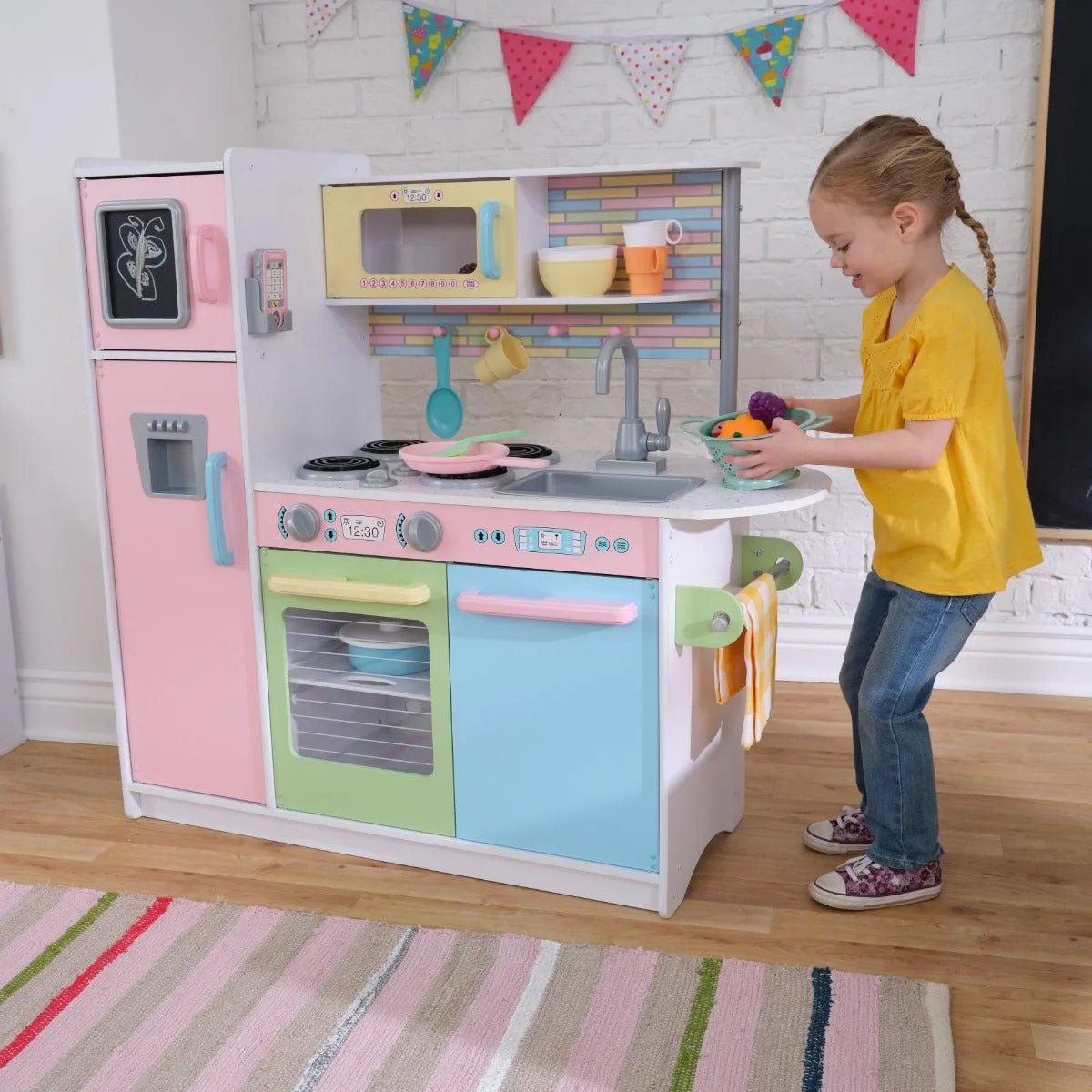 Play Kitchen vs. Laundry Play Set: Which Pretend Play Toy Wins?