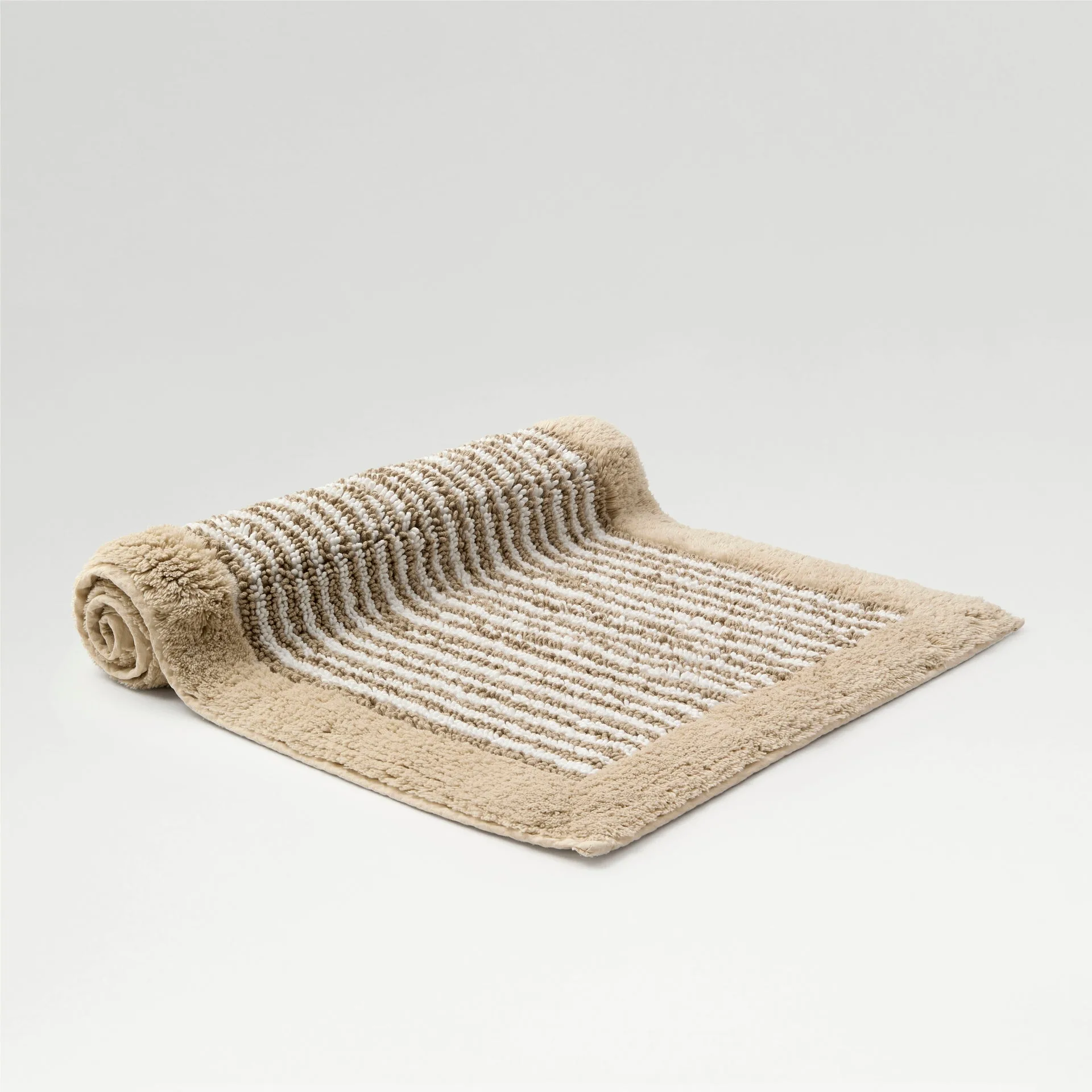How to Choose a Bath Mat That Complements Your Bathroom Style