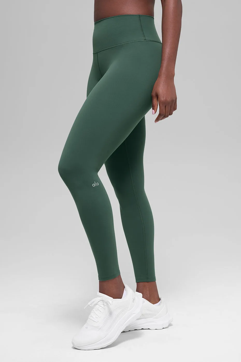 Pinstripe Straight Leg Sweatpant vs Other Alo Yoga Bottoms: Which Is Best for Lounging and Beyond?