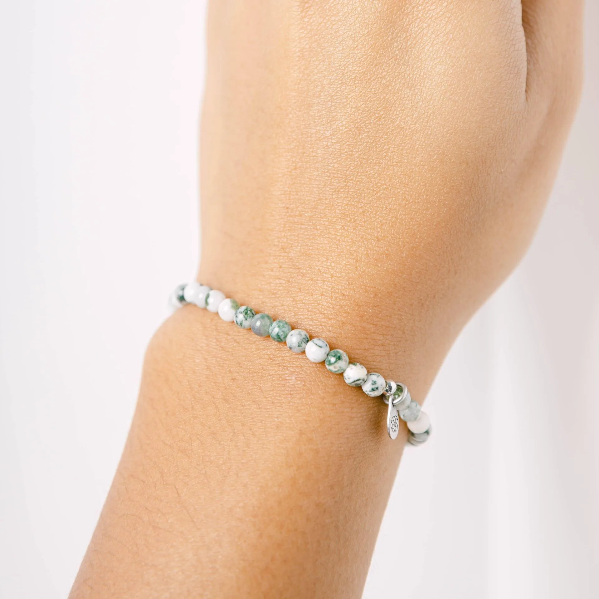 Hoe Reinig en Onderhoud je je Kristallen Sieraden: Tips en Trucs