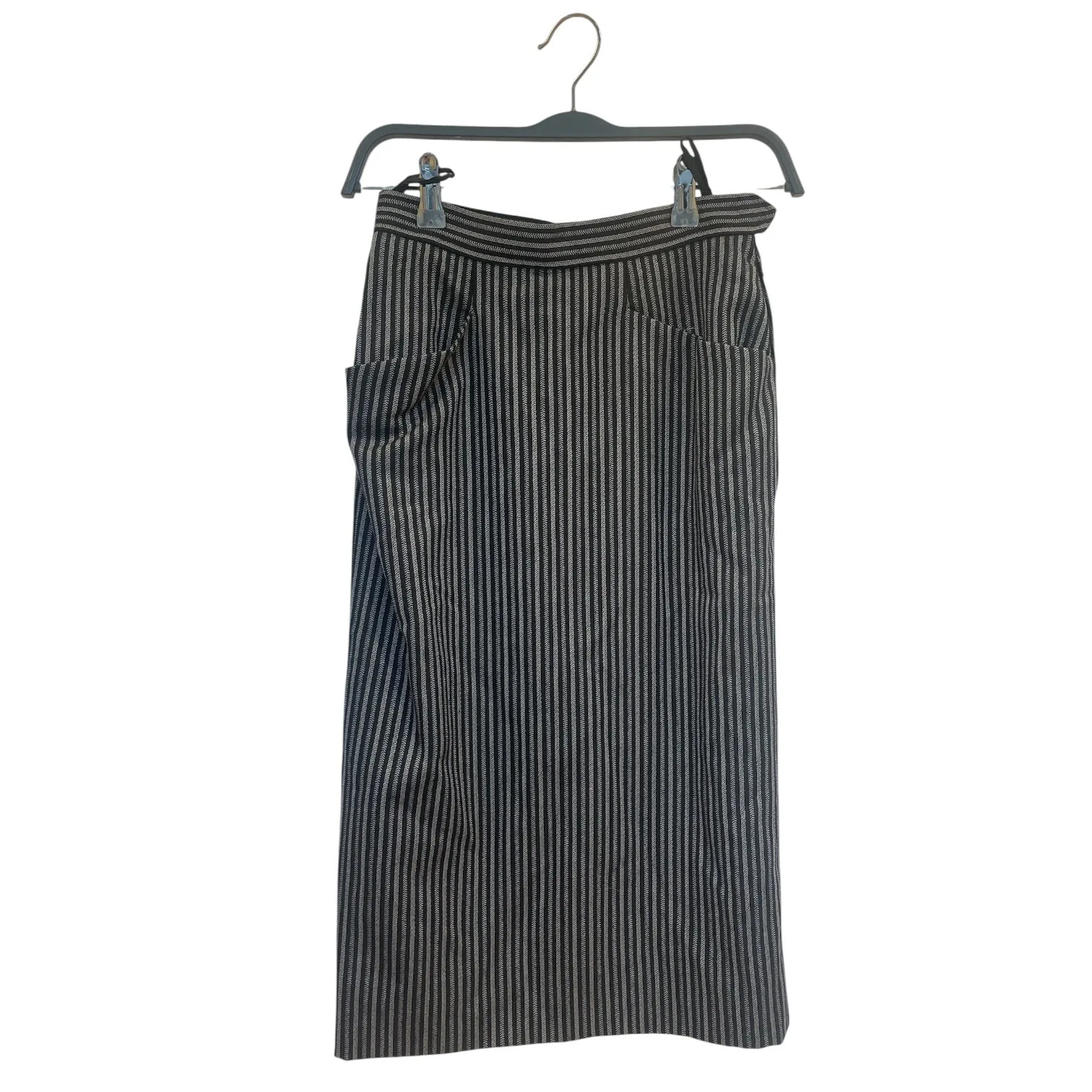 Outfitideeën voor een gestreepte rok: hoe style je een rok met twee zakken