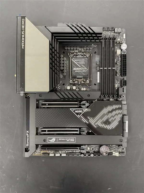 ASUS Maximus Z690 Hero