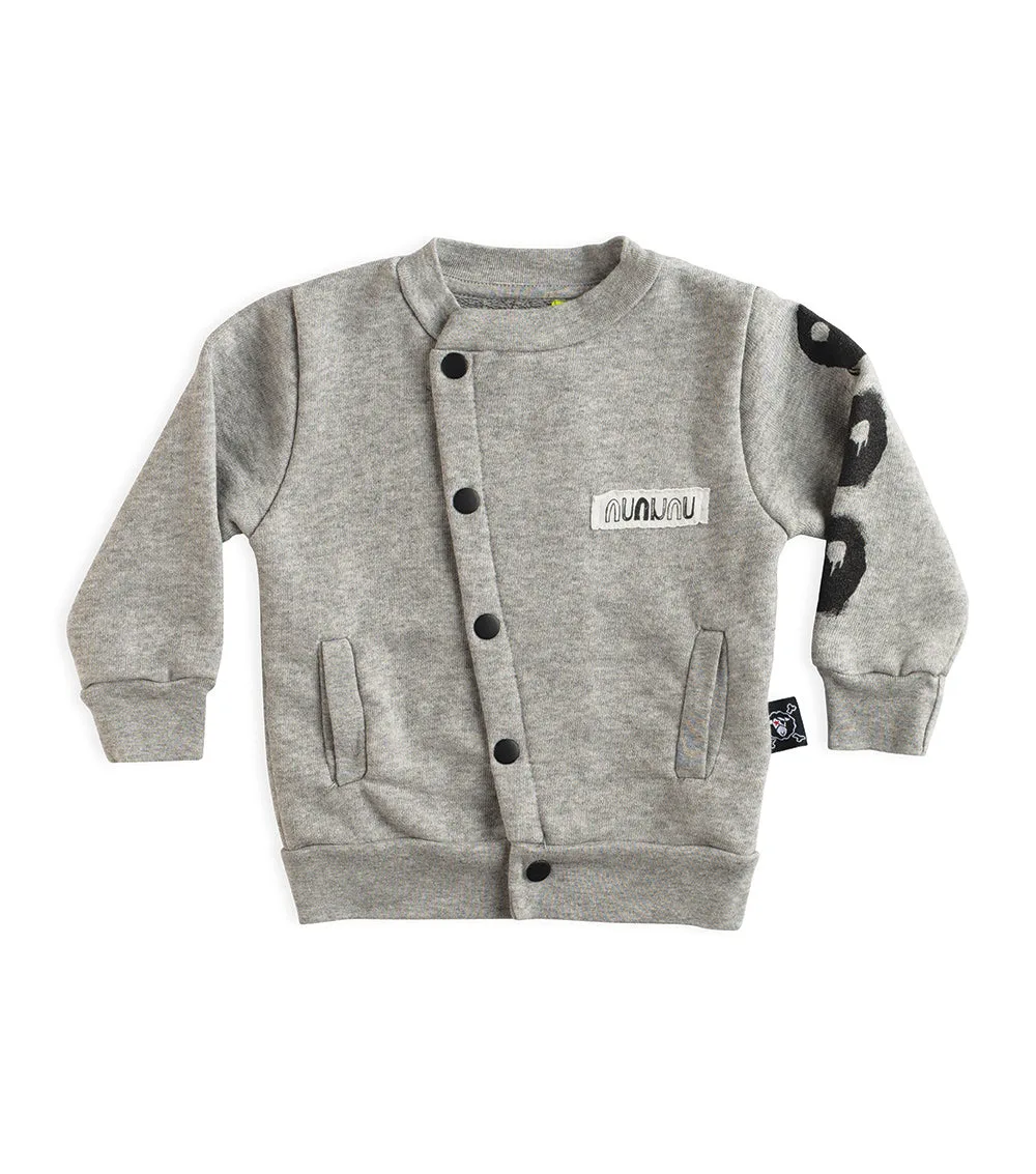 Cardigan im Frühling und Herbst schichten