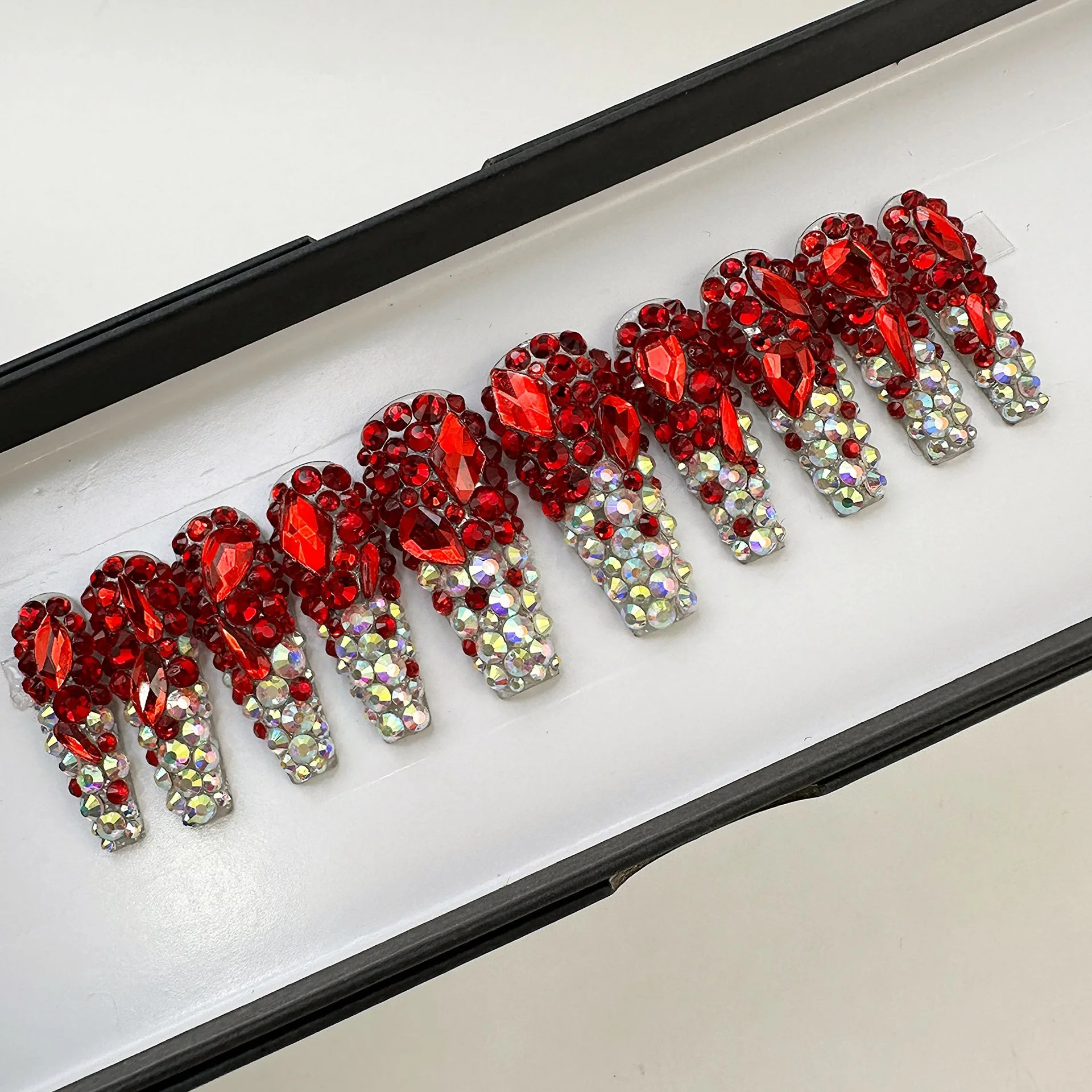 Cómo aplicar las uñas postizas Bling AB Red Crystals