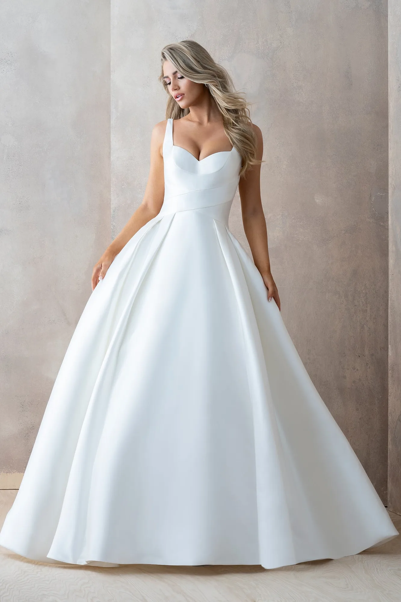 E453 Carolina Wedding Dress: Cleaning and Storage Guide