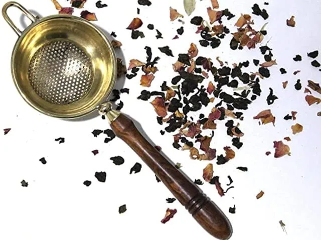 Colador de té de latón
