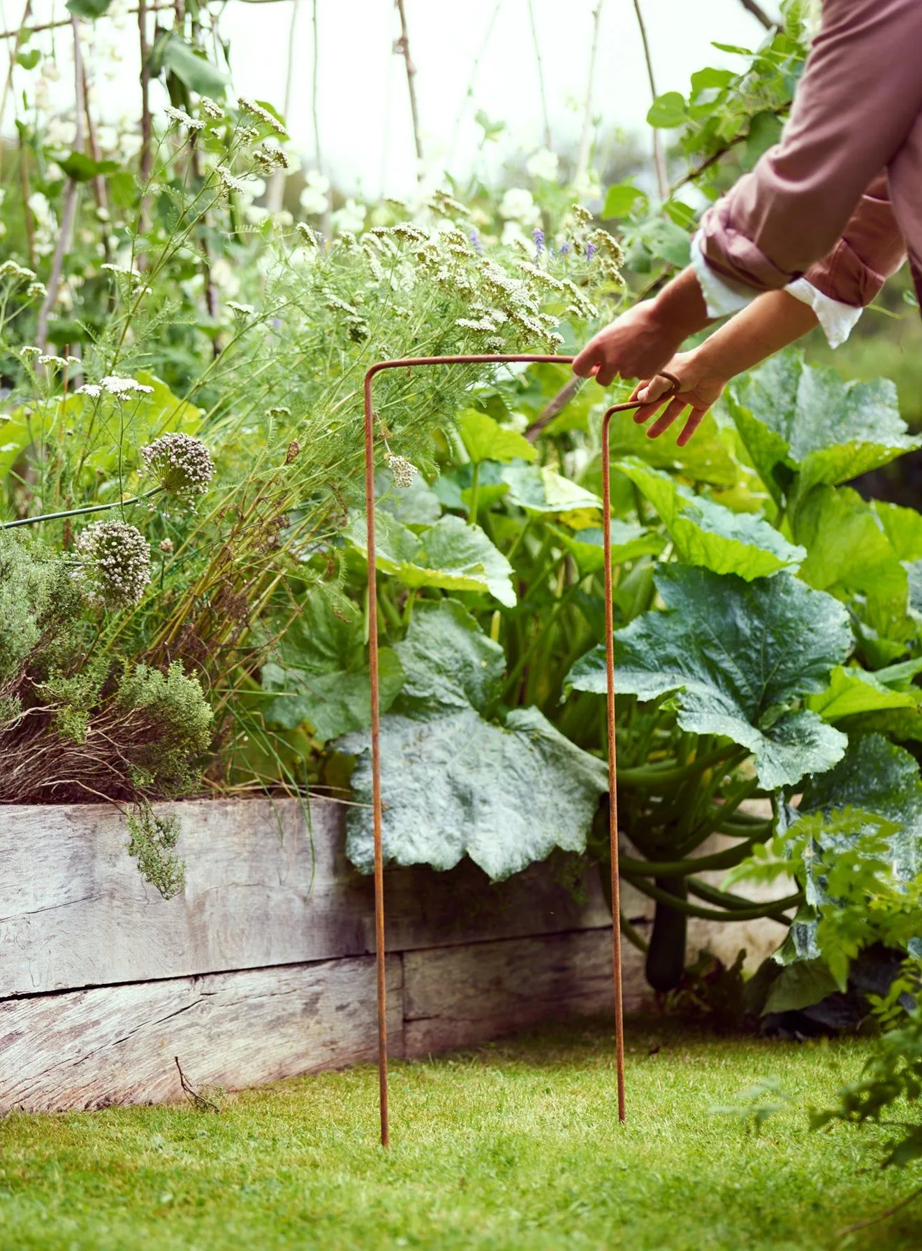 Cómo elegir soportes para bordes de jardín: guía de compra