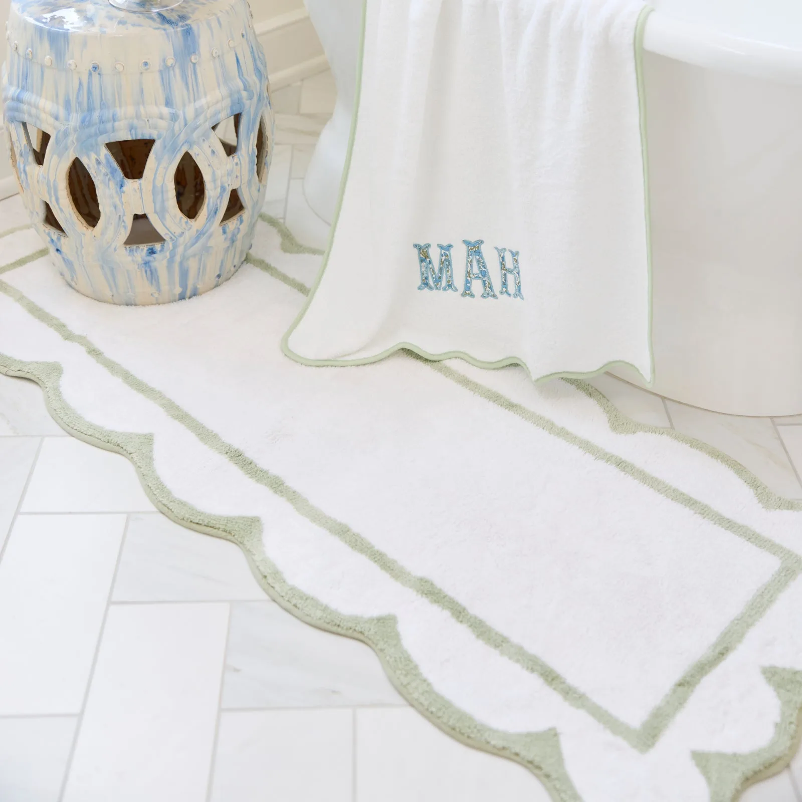 Scallop Bath Runner