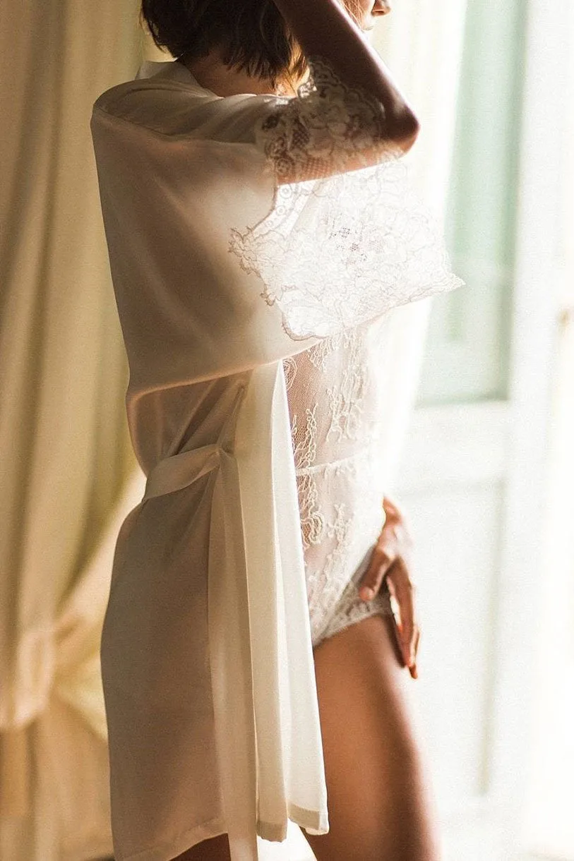 Comment porter un kimono à manches dorées pour des photos de mariage