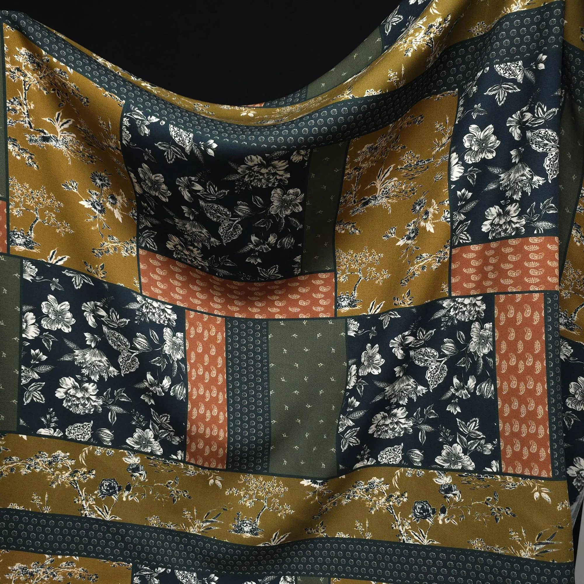 Patchwork bloemen viscose challis naaien