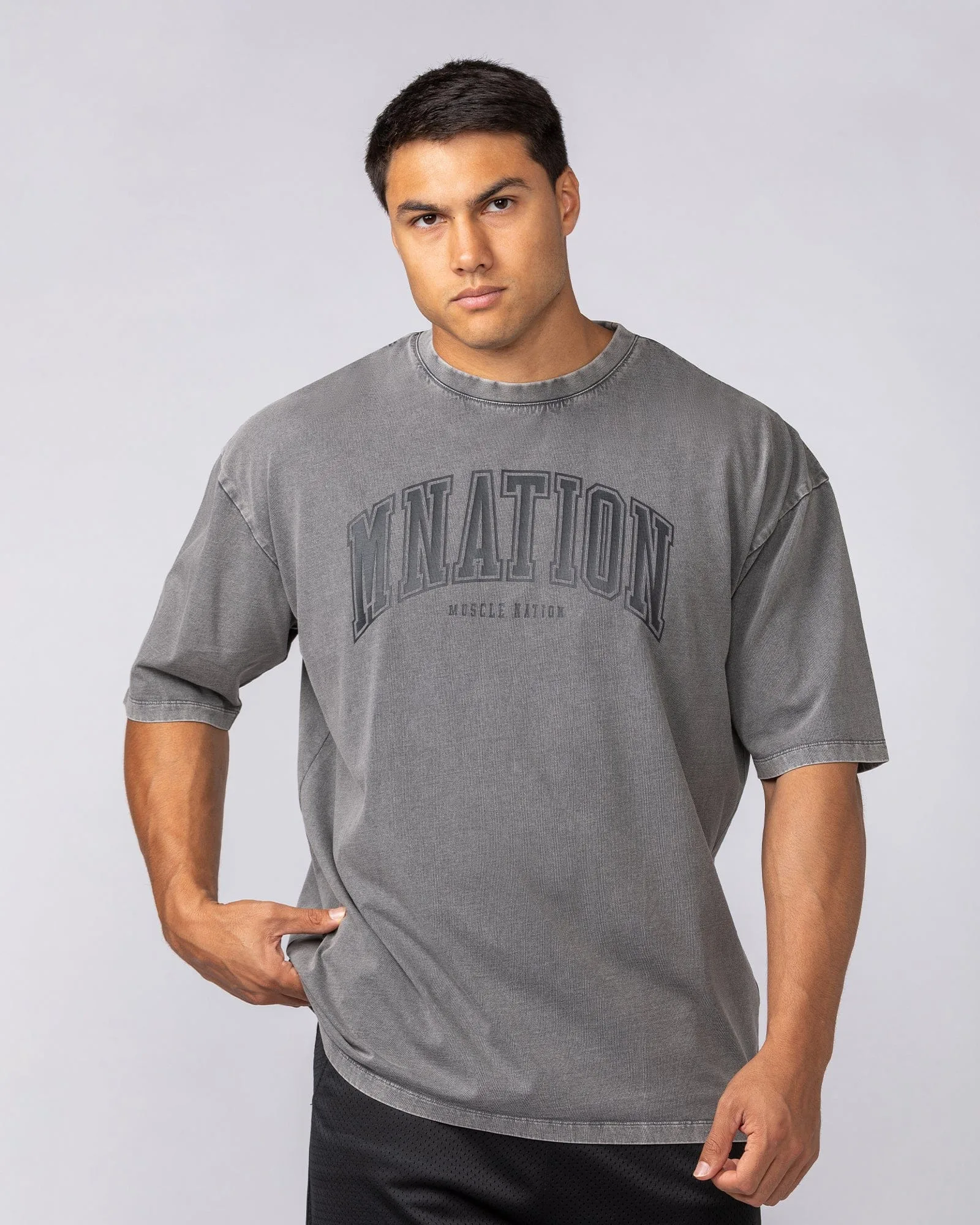 Come abbinare una maglietta vintage oversize per la palestra