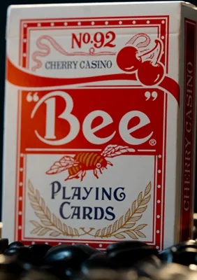 Foil vs Standard Playing Cards: Which Lasts Longer