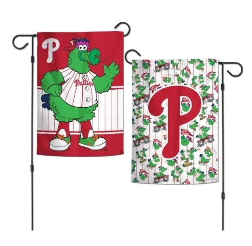 مقارنة أحجام أعلام الحديقة: Throwback ضد تصميمات Phanatic