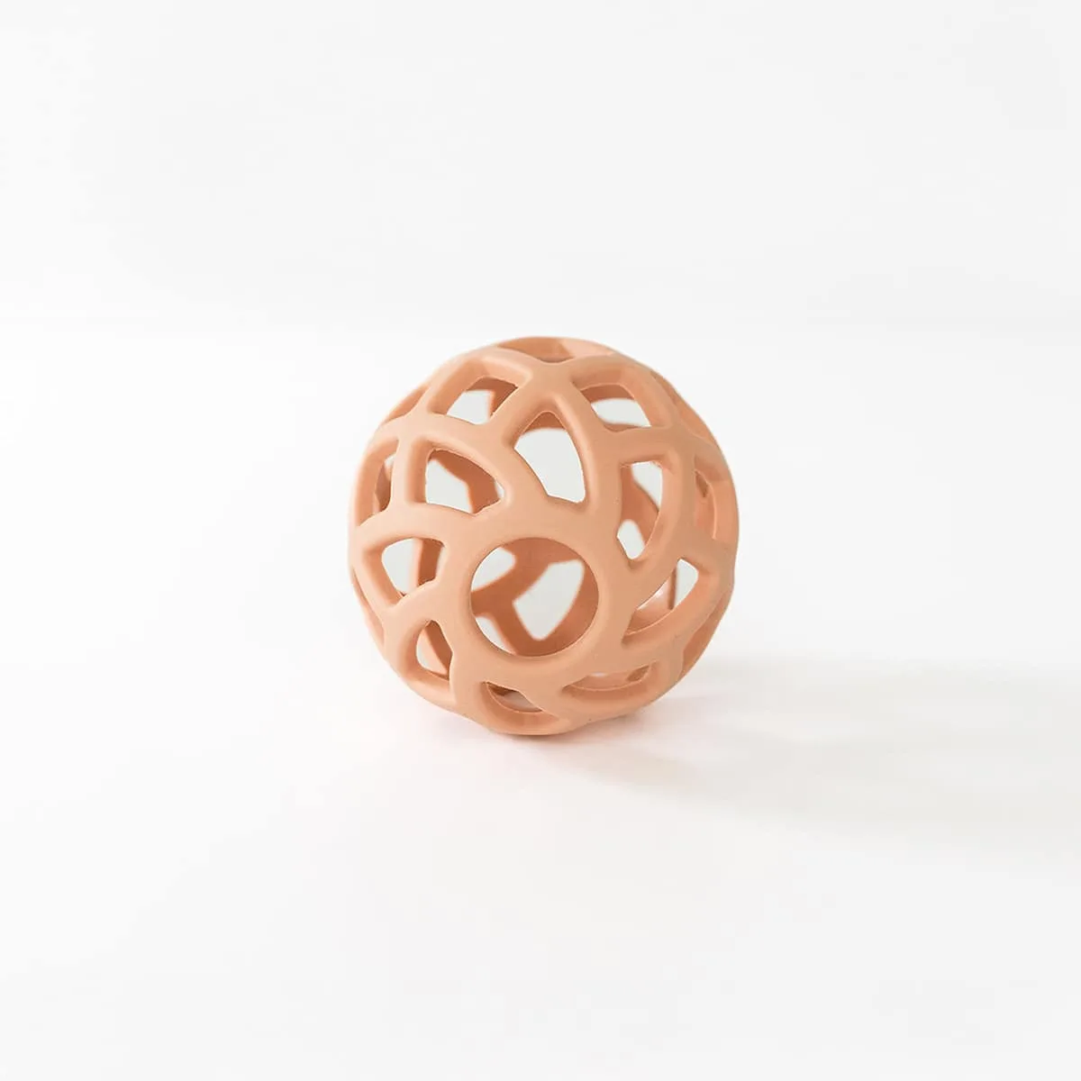 The Pod مقابل Teething Globe: أيهما أفضل للتهدئة؟