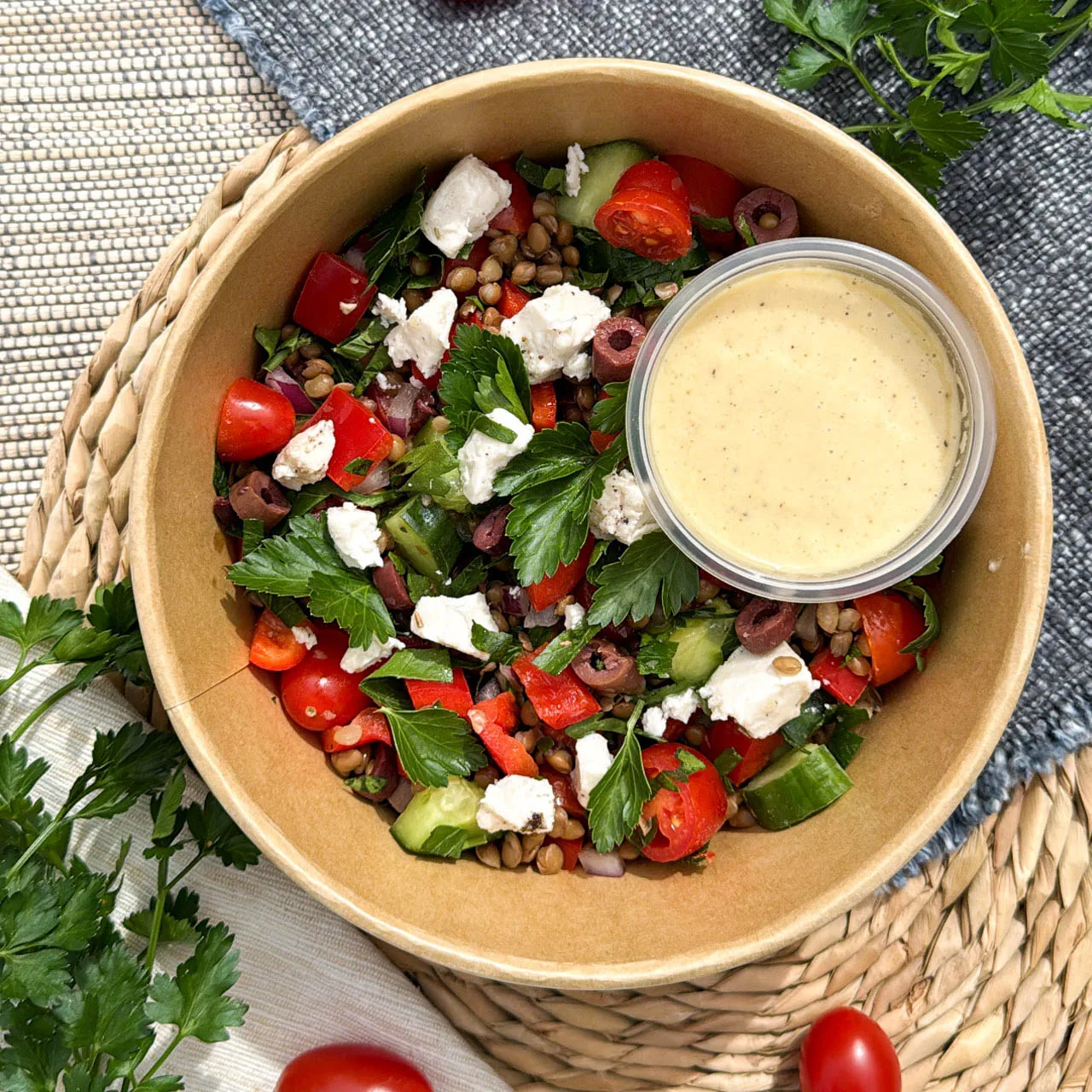Ensalada griega de lentejas y feta