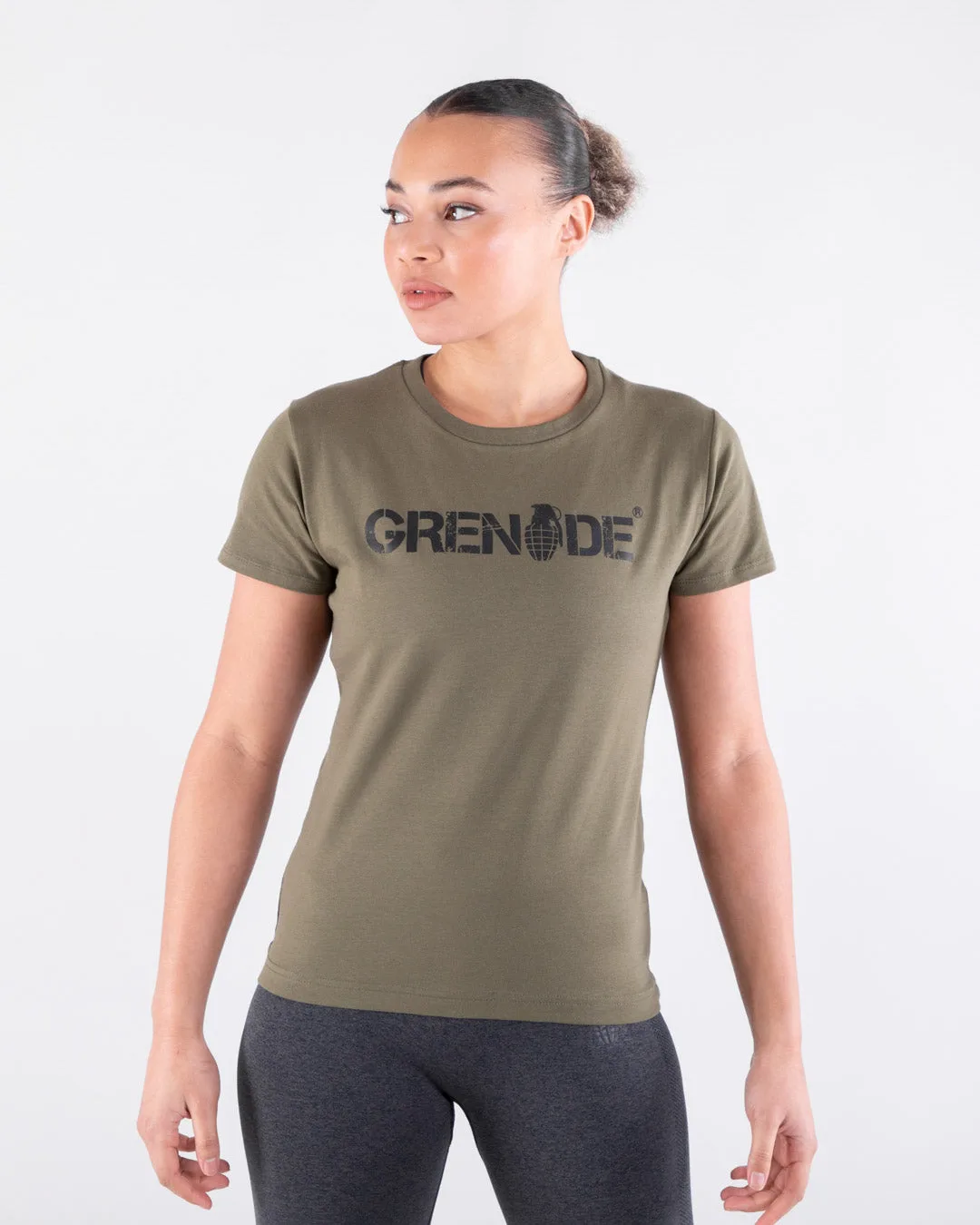 Så stylar du damernas Core Logo T-shirt för träning