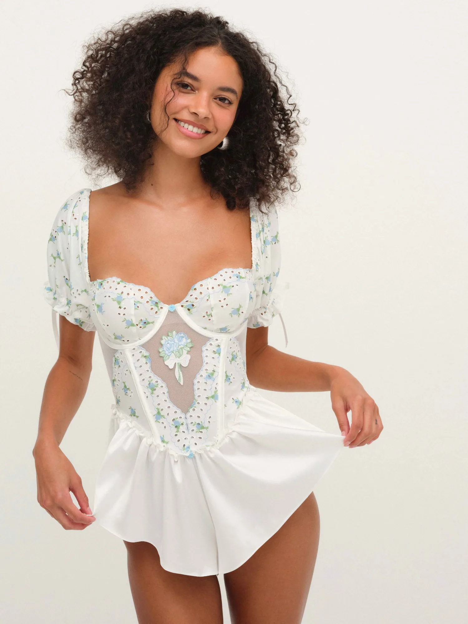 The Ultimate Guide to Lingerie for Bridesmaids: Gifts and Styles