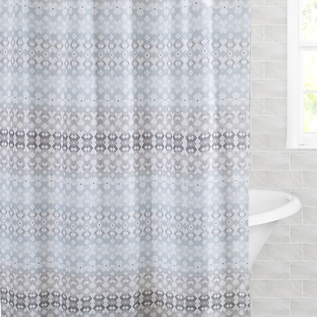 Cómo decorar una cortina de baño para un baño de diseño