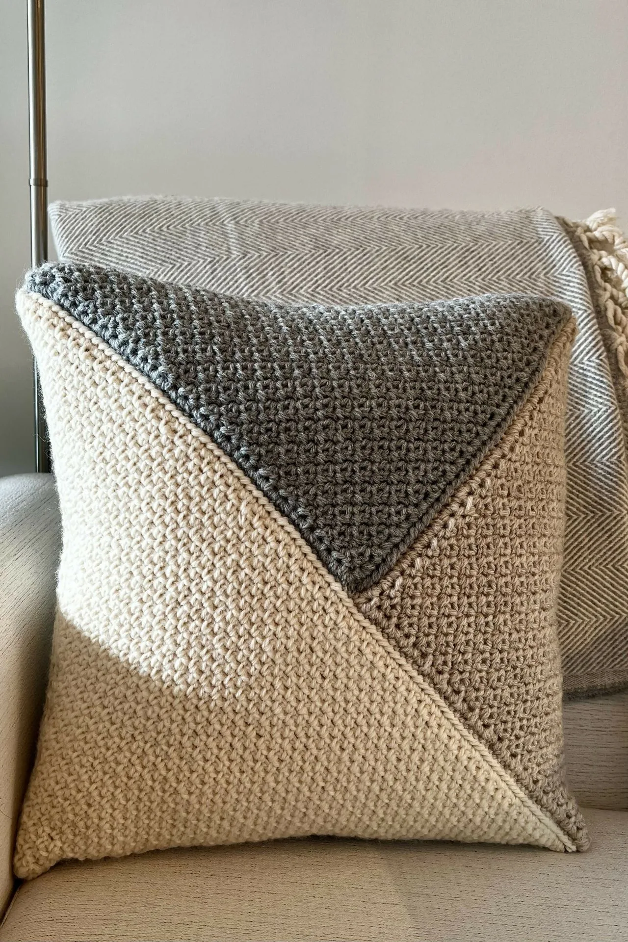 Super Bulky vs Jumbo Yarn: Which Is Best for Quick Crochet Blankets?