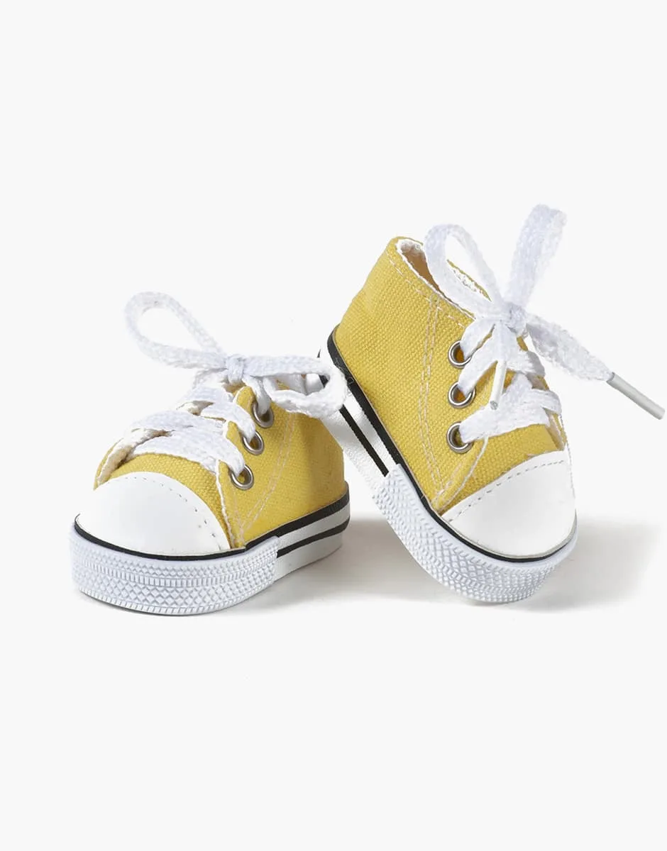 Sneakers Komvers ou chaussures de poupée classiques : que choisir ?