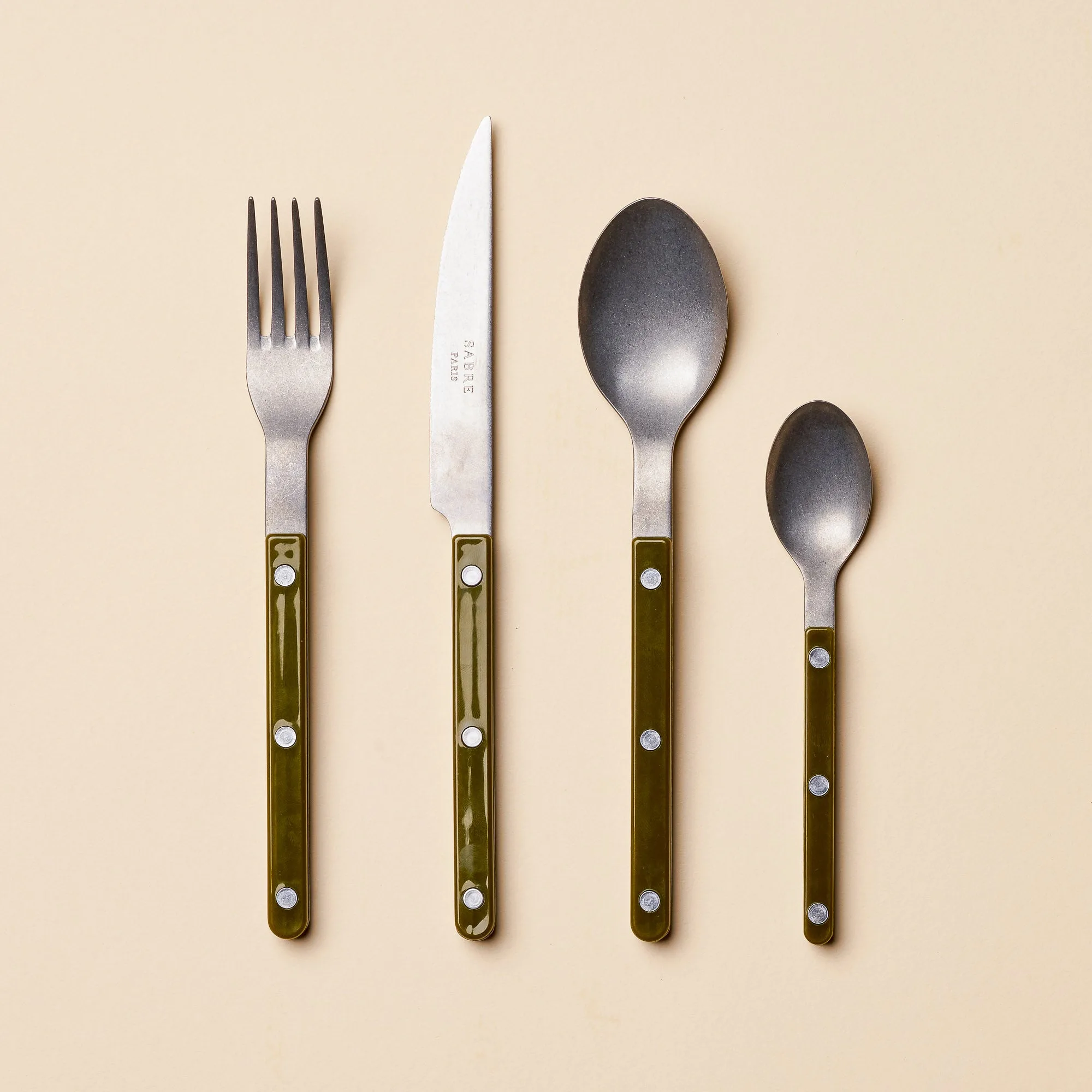 How to Build a Versatile Flatware Set for Everyday and Entertaining