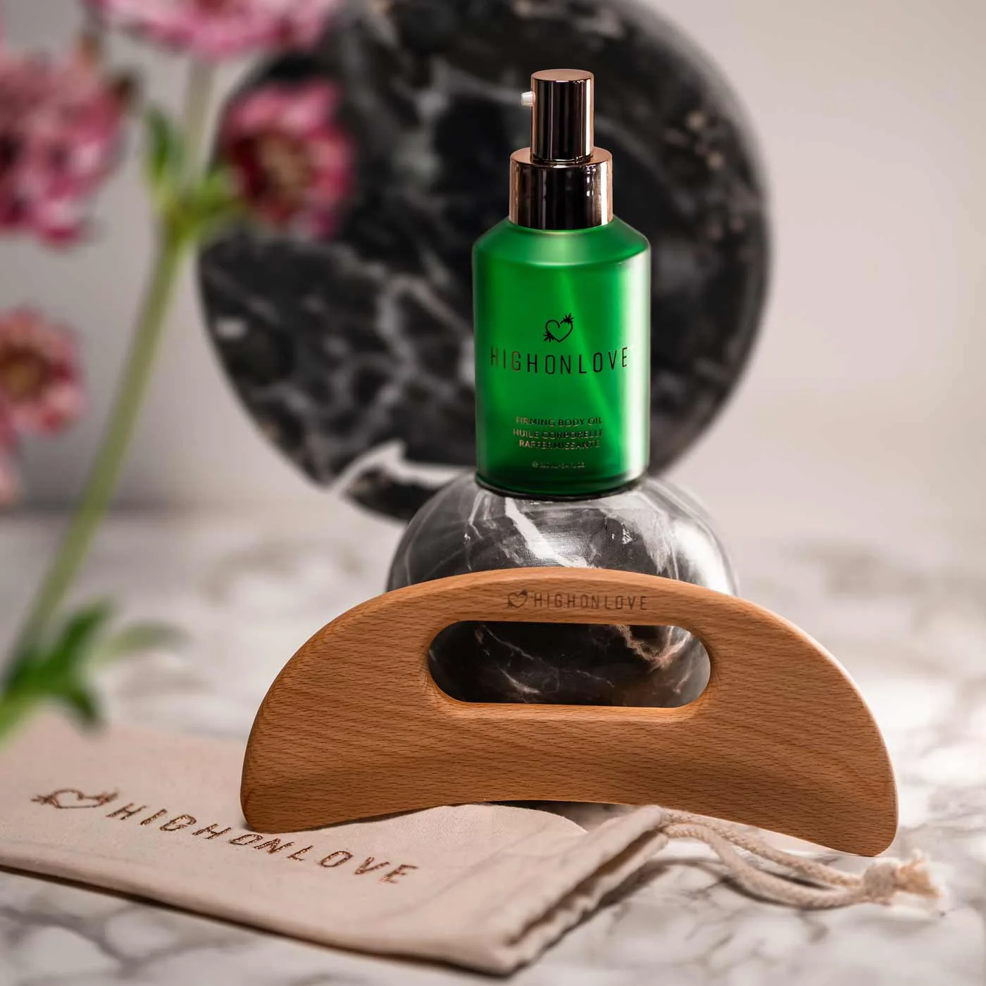 Fastgørende body oil og gua sha-sæt
