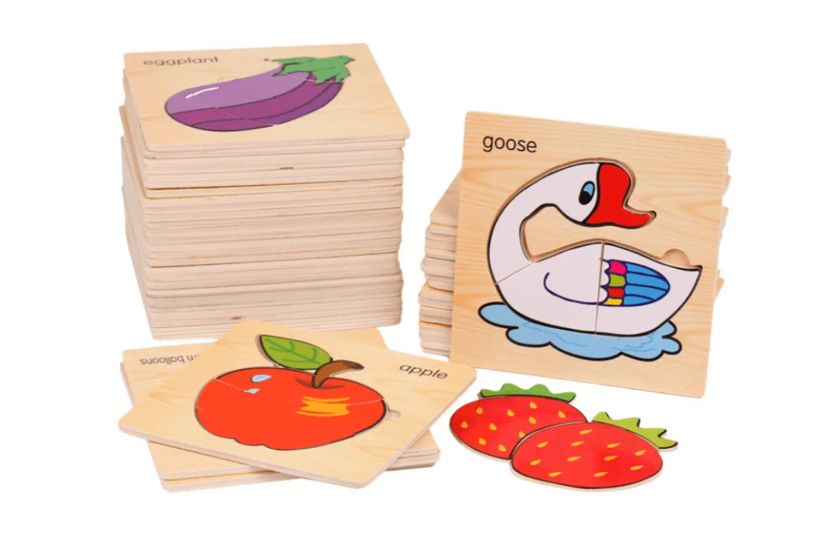 Holzpuzzle oder Meerestierfiguren: Welches Spielzeug?