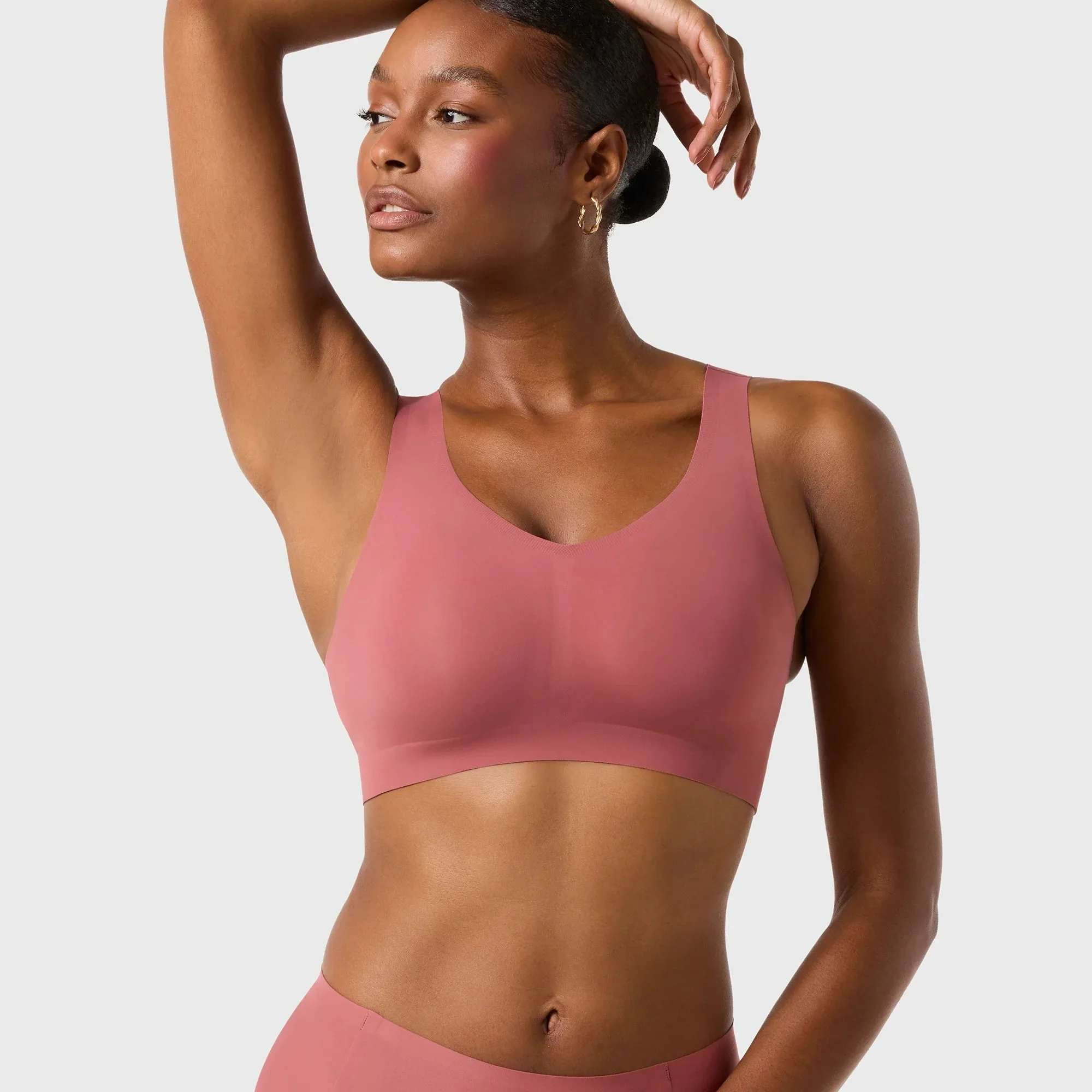Defy Bra مقابل Structured Scoop Bra Tank: أيهما تختار؟