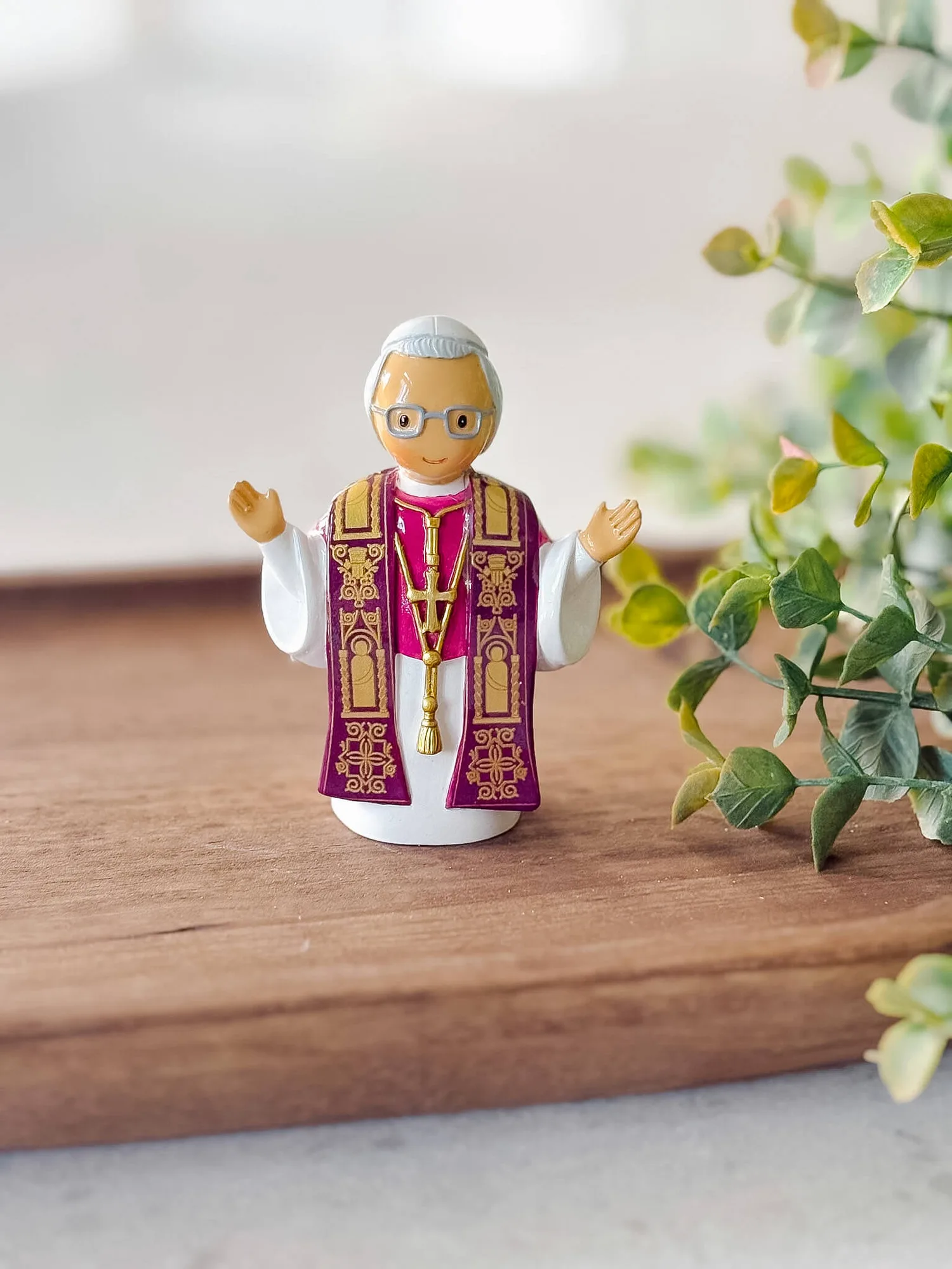 Come esporre una statuetta di Papa Leone XIV in casa