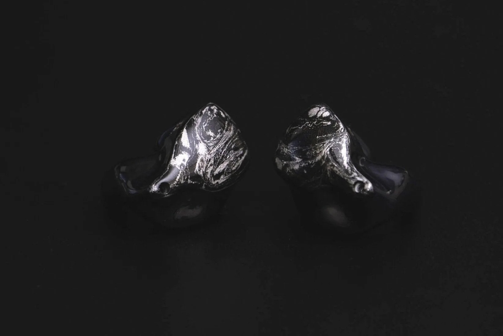 Khan Custom Fit vs Universal IEM: Which to Choose