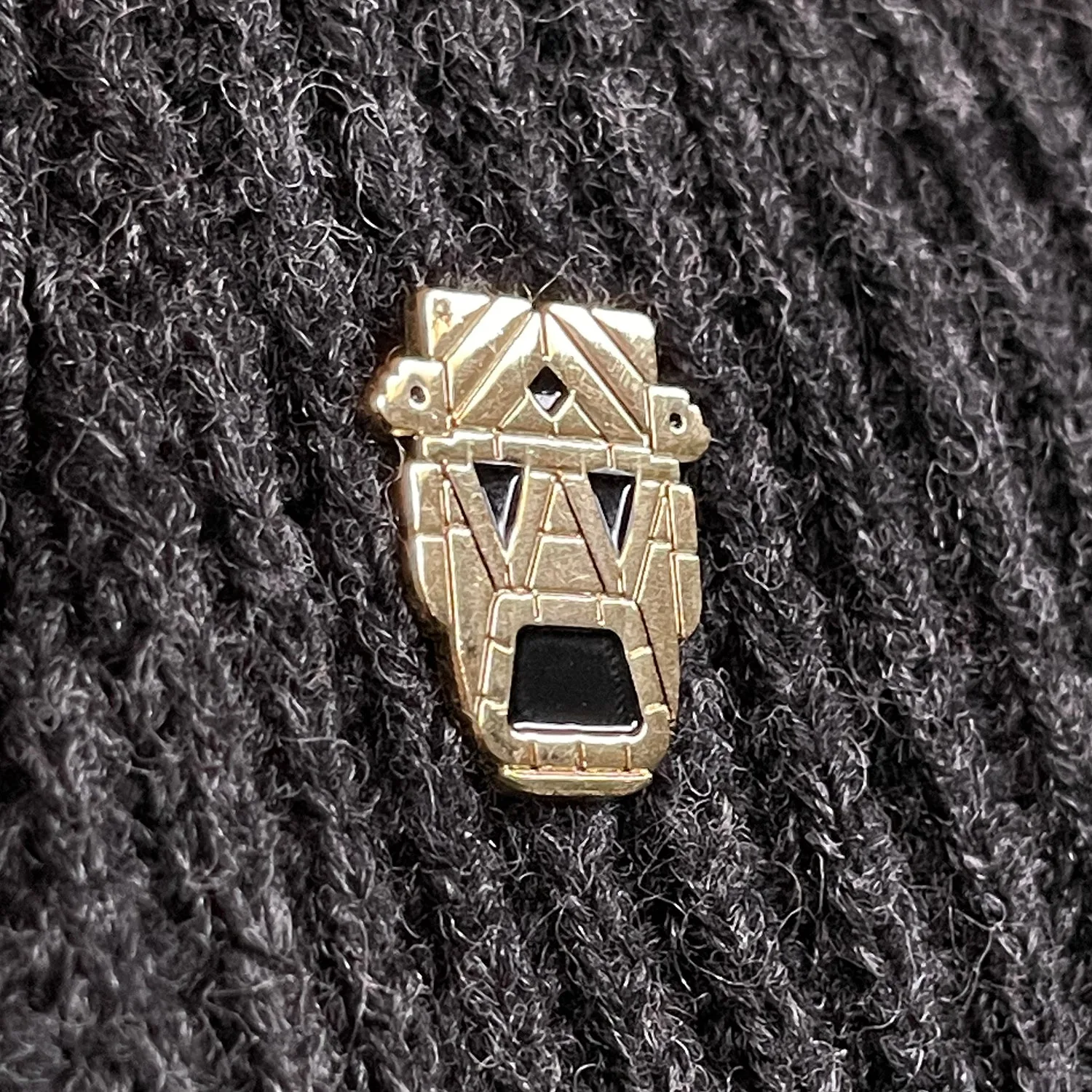 Stone Golem Pin vs. Miniature: Který doplňek vybrat?