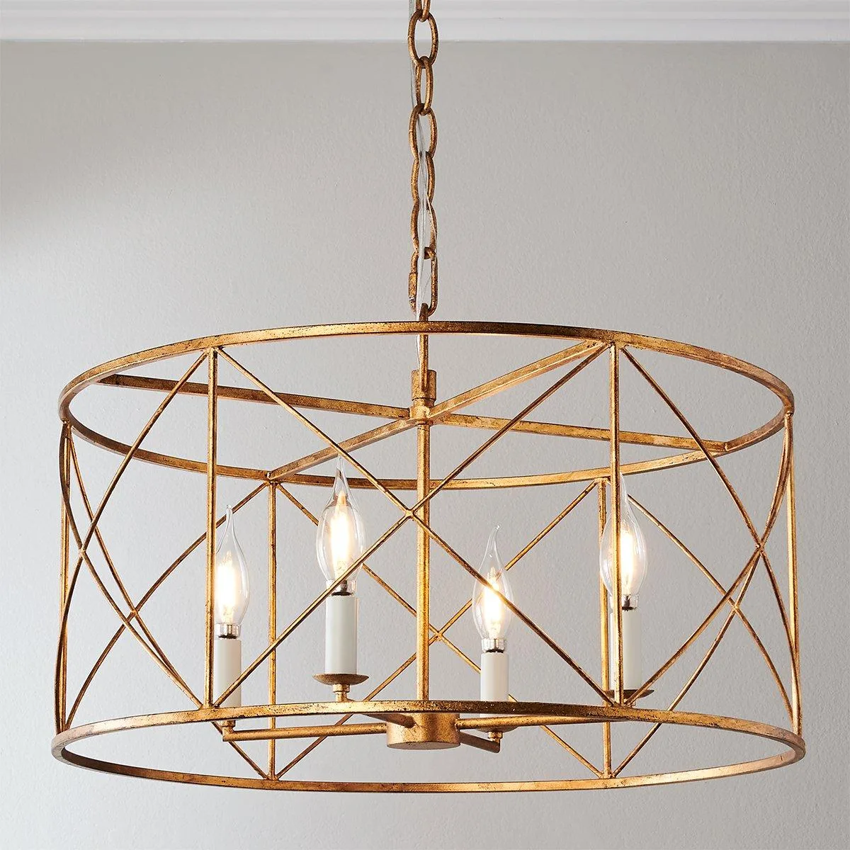 How to Choose Lighting for a Living Room with Beams
