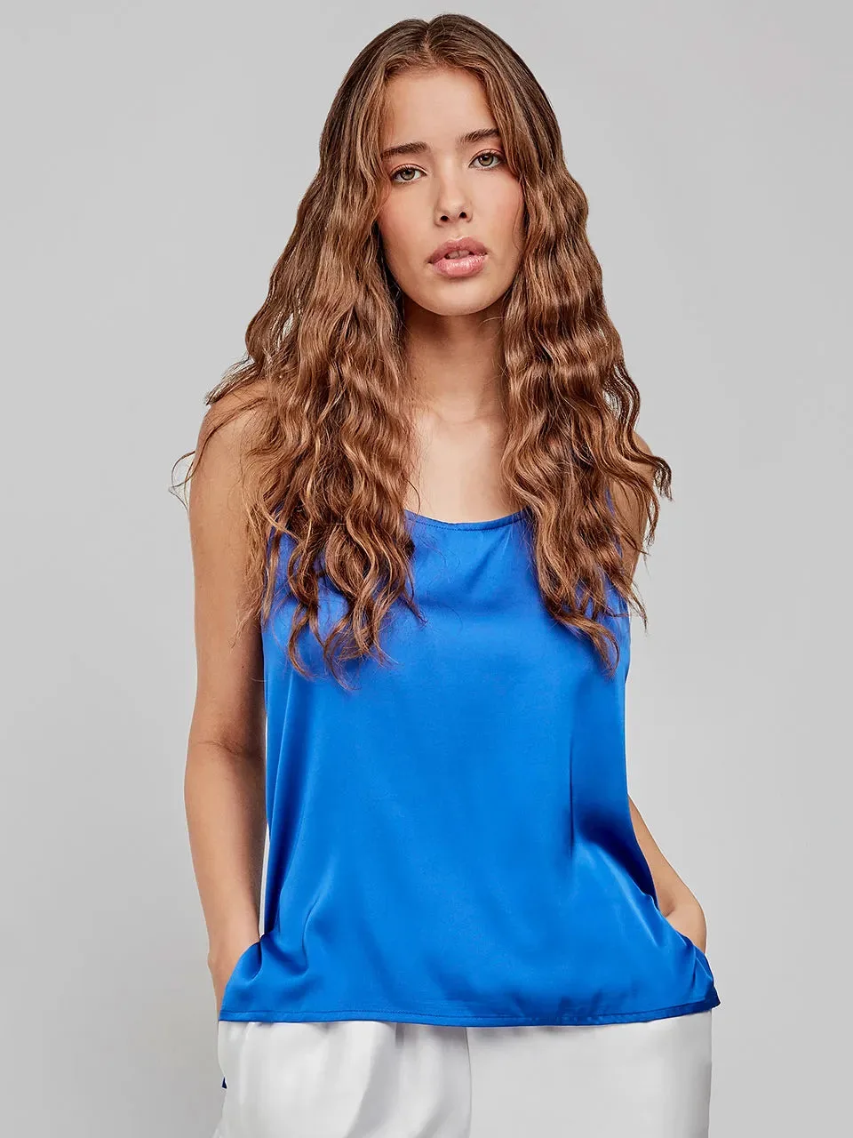 Satin-Camisole tragen: für Schlaf und Ausgehen