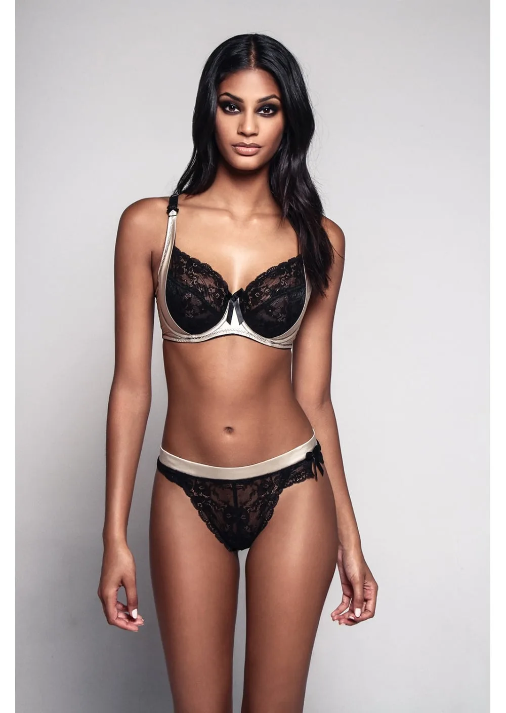Spitzen-Tanga für Strand und Date-Night stylen