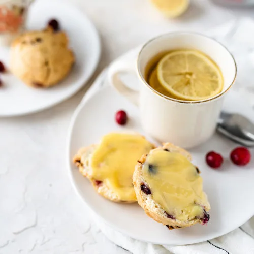 Waarom glutenvrije scones verkruimelen en hoe je het oplost