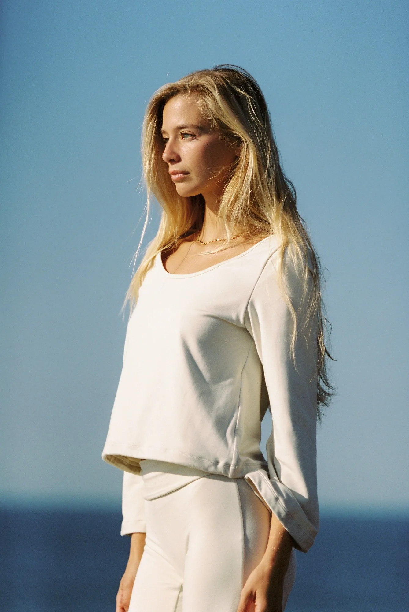 So stylen Sie Bambus-Off-Shoulder-Tops für den Sommer