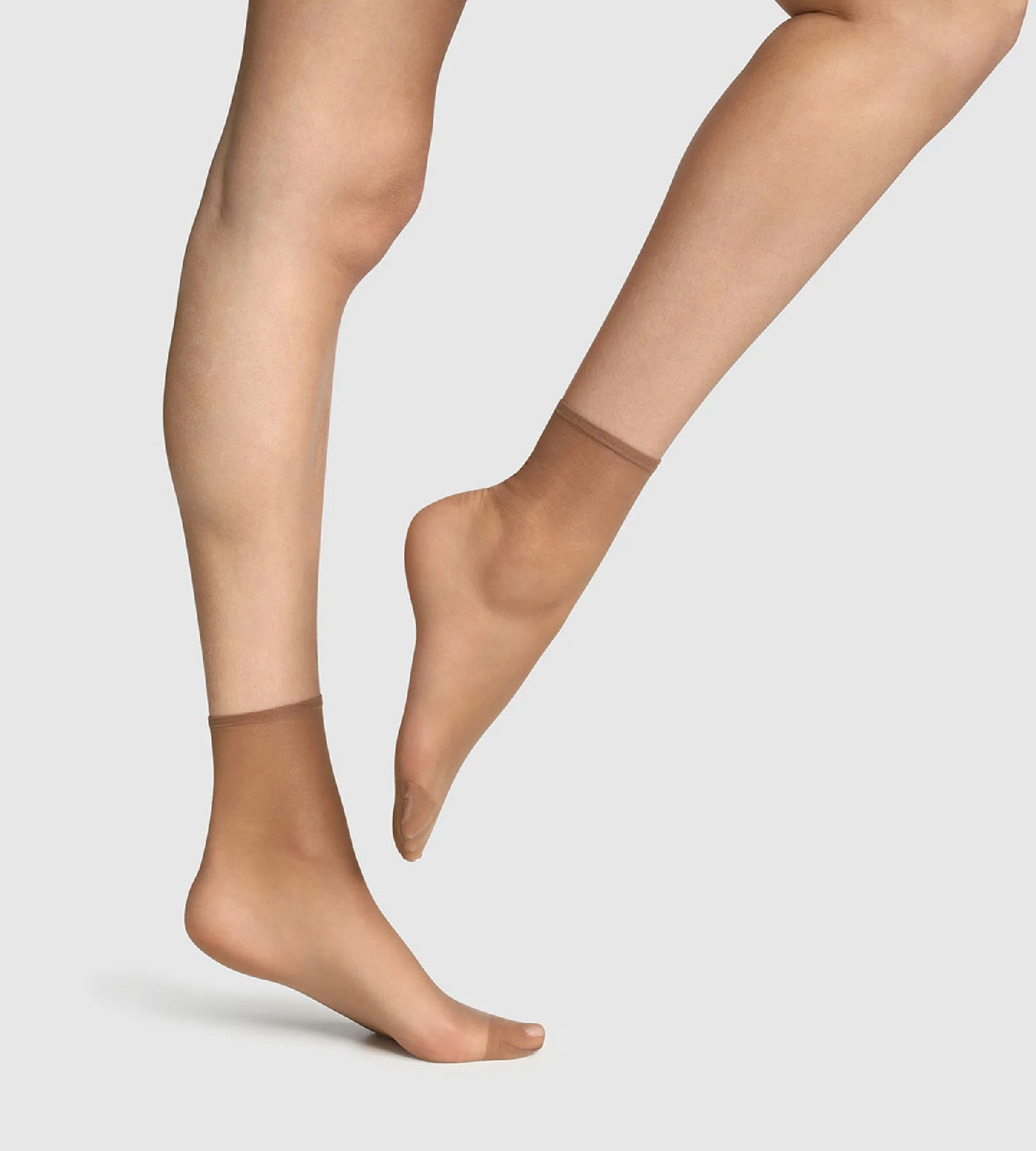 Como cuidar de meias e collants transparentes para evitar puxar fios