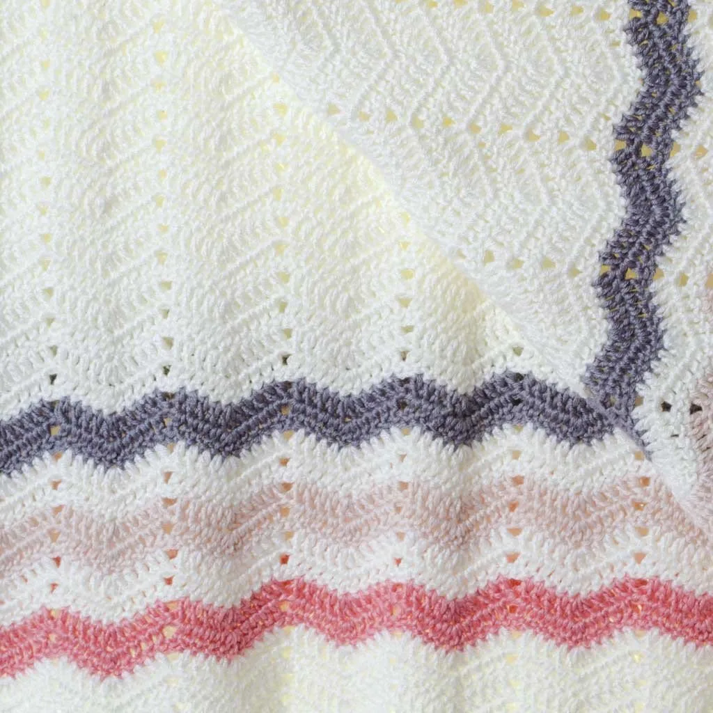 Couverture bébé au crochet rayures roses