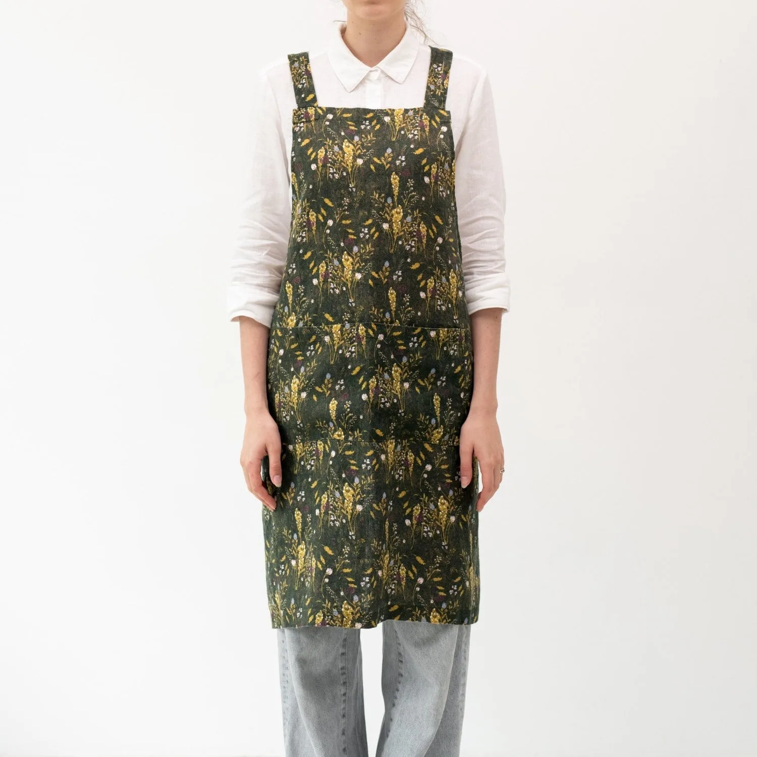 Linen Aprons for Cooking: A Review of Functionality and Style