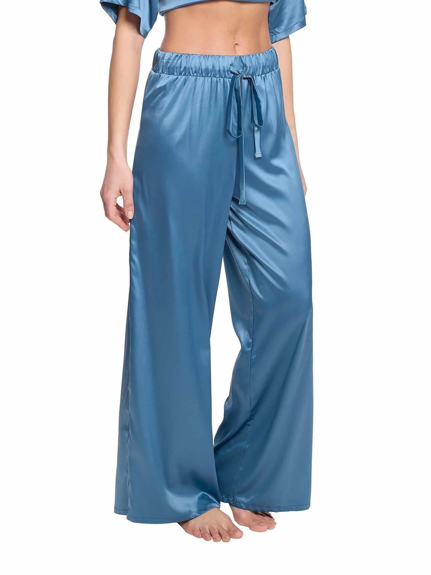 Comment porter un pantalon satiné pour se détendre