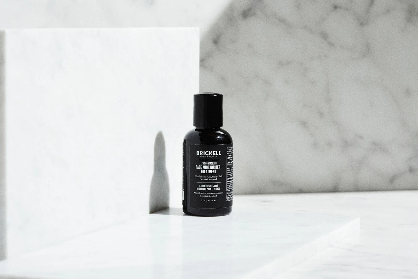 Hydratant visage anti-acné pour homme : réponses aux questions courantes