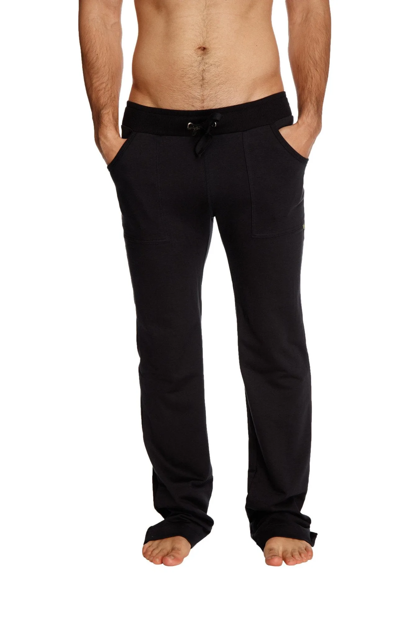 Pantalones de yoga vs. pantalones de chándal: ¿cuáles para yoga?