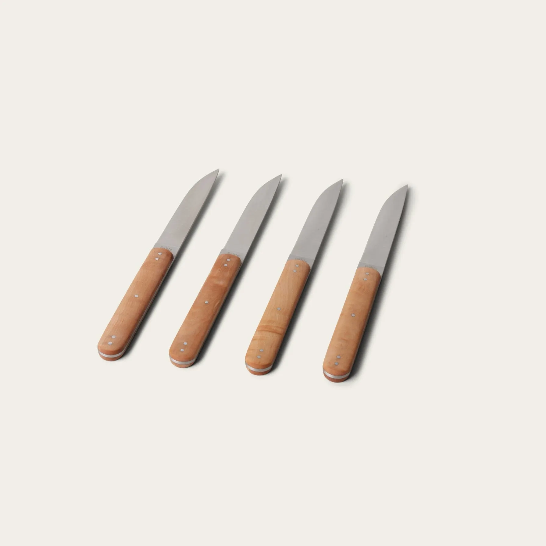 Couteau à steak seul vs. sets de couverts : que choisir en premier ?